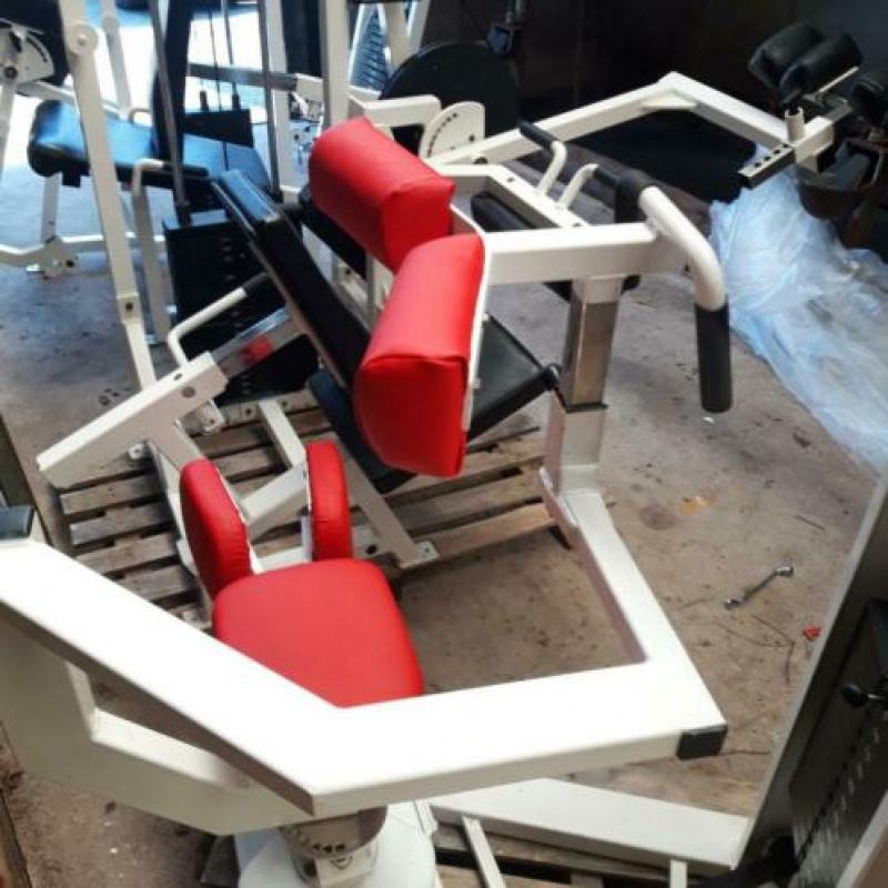 4Professionele fitnesstoestellen met nieuwe kussens te koop