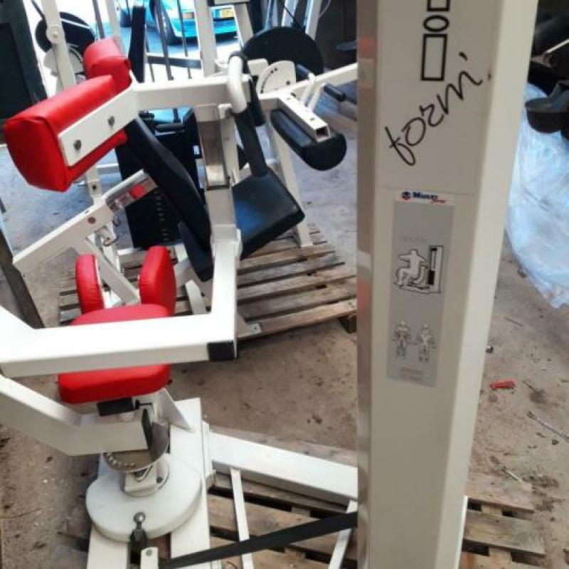 4Professionele fitnesstoestellen met nieuwe kussens te koop