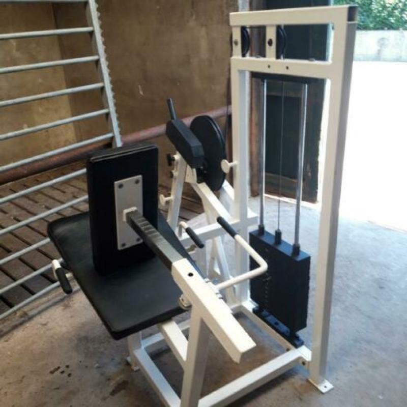 4Professionele fitnesstoestellen met nieuwe kussens te koop