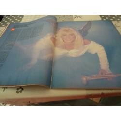 Vanessa op voorkant nieuwe revu`85-earring-alissa-