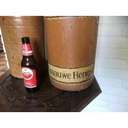 Reclame modellen van jeneverkruiken