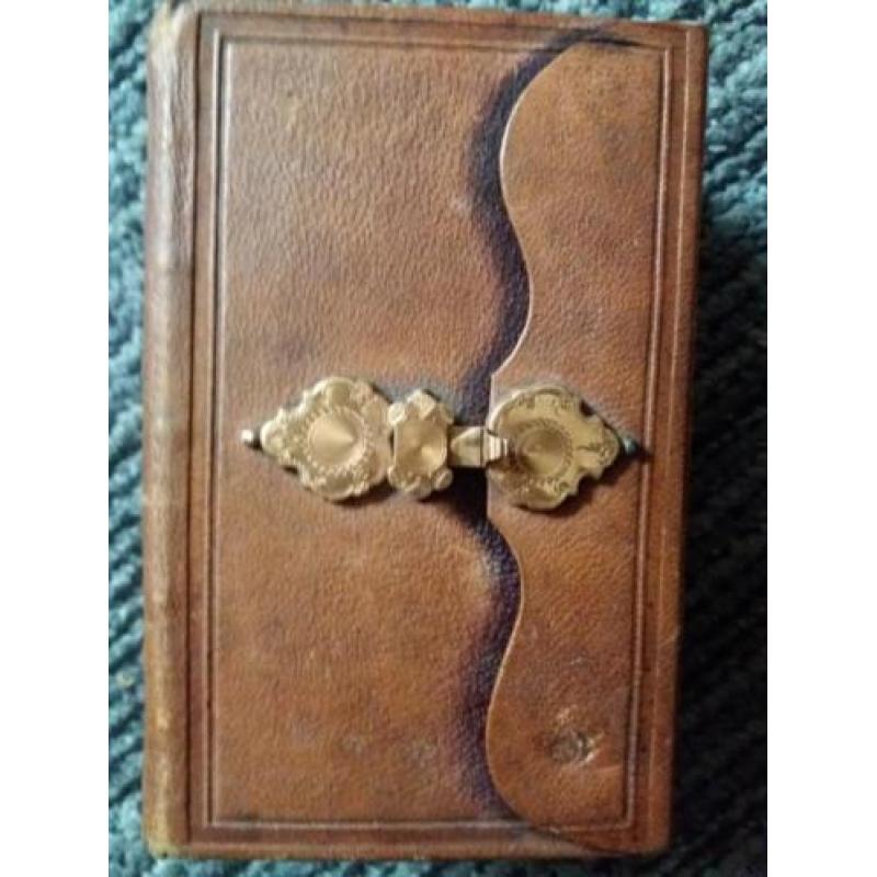 Bijbel 1870 met 14 karaat gouden overslagslot