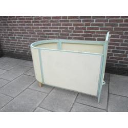 Antiek vintage baby ledikantje uit de jaren 50