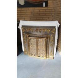 Antiek open haard scherm met deurtjes