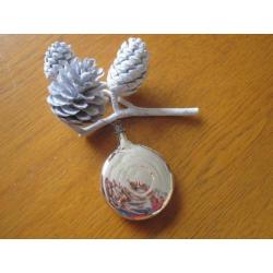 Vintage kersversiering oude zilveren platte kerstbal