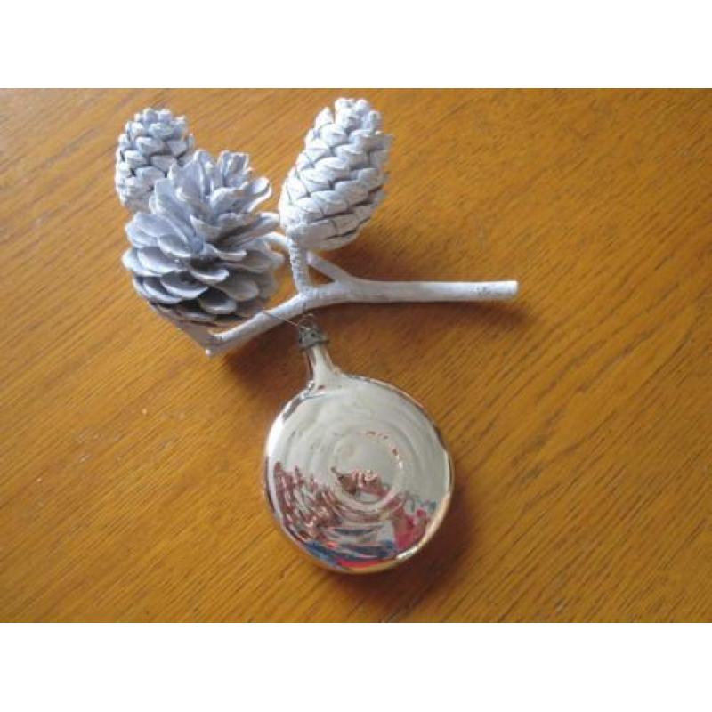 Vintage kersversiering oude zilveren platte kerstbal