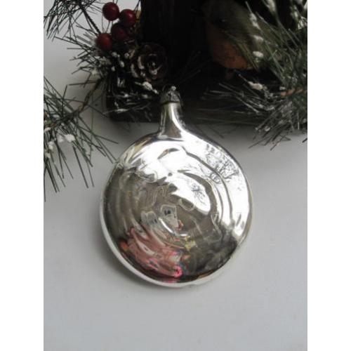 Vintage kersversiering oude zilveren platte kerstbal