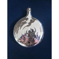 Vintage kersversiering oude zilveren platte kerstbal