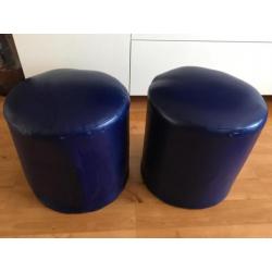 Twee poefjes