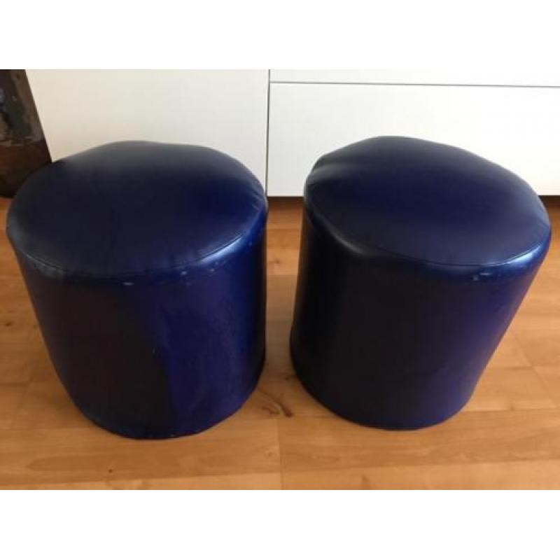 Twee poefjes