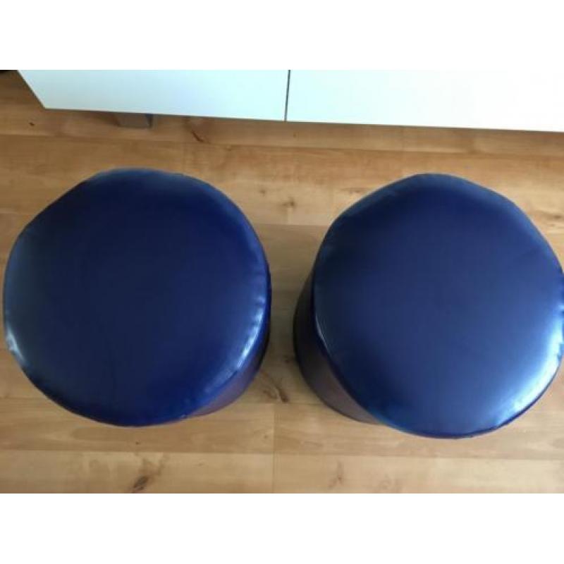 Twee poefjes