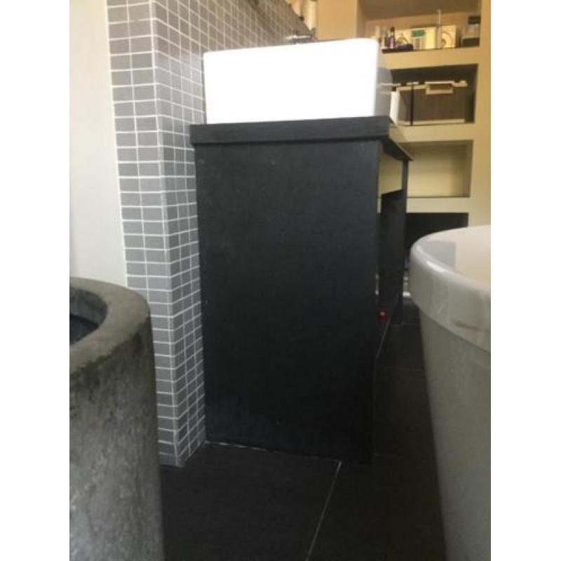 Wastafel van natuursteen voor badkamer