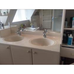 Badkamer meubel 1.83 x 1.95 incl. 2 Grohe kranen