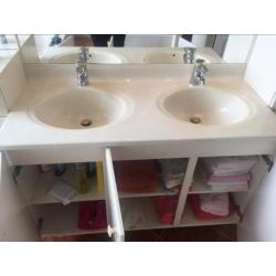 Badkamer meubel 1.83 x 1.95 incl. 2 Grohe kranen