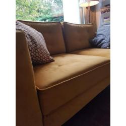 gele bank, velours, 1 jaar oud, 2.5 zits