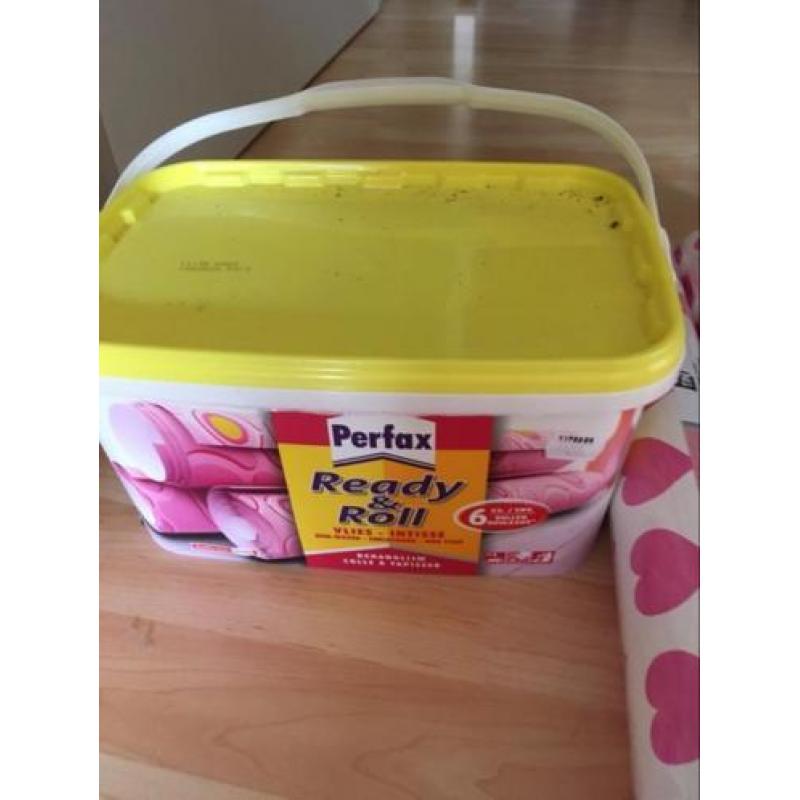 7 rollen behang en behanglijm