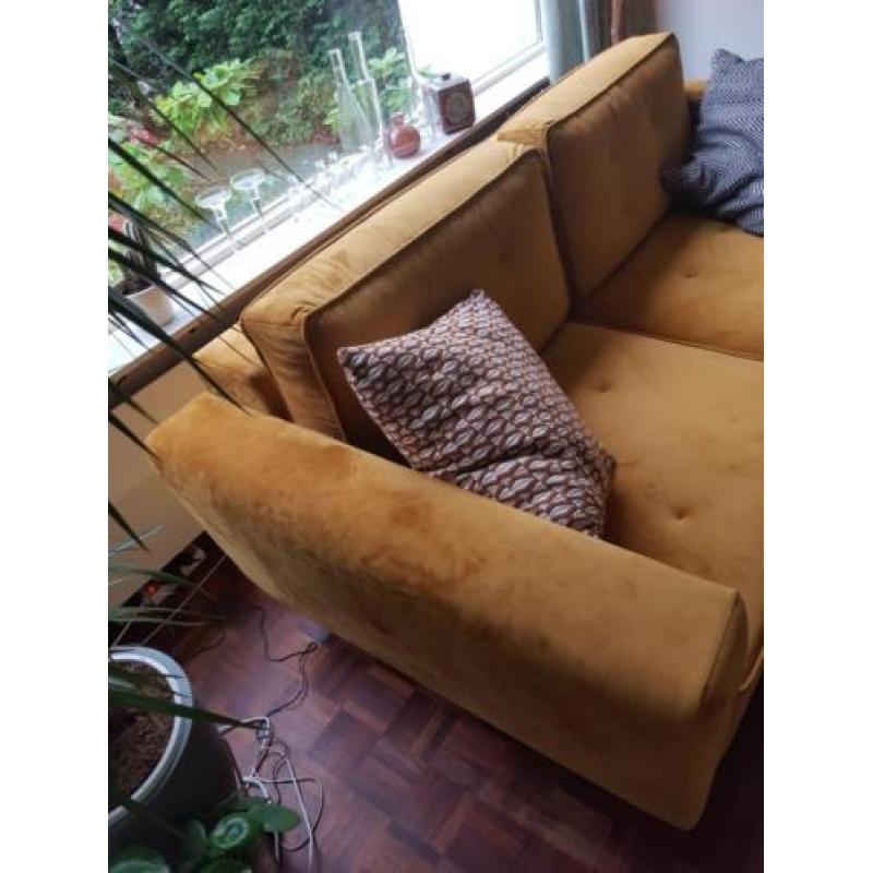 gele bank, velours, 1 jaar oud, 2.5 zits