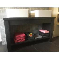 Wastafel van natuursteen voor badkamer