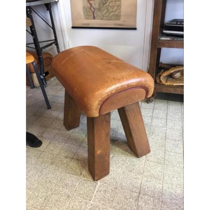 Vintage gymbok kruk / hocker
