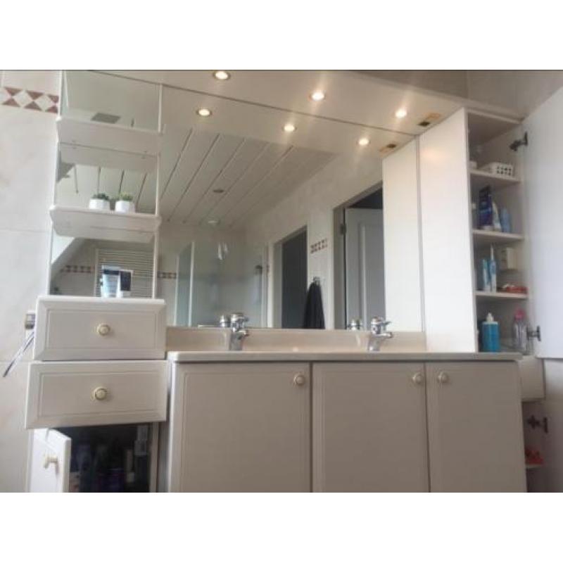 Badkamer meubel 1.83 x 1.95 incl. 2 Grohe kranen